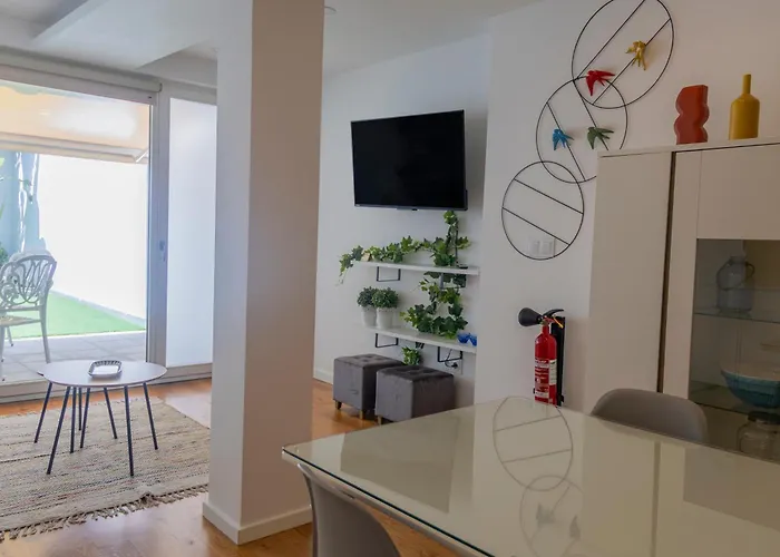 Daire Casa Falcoeiras - Al Com Patio E Jardim Privados